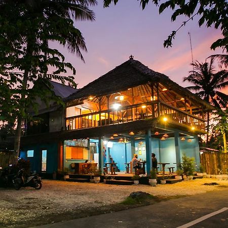 Full Moon Hostel 누사 페니다 외부 사진