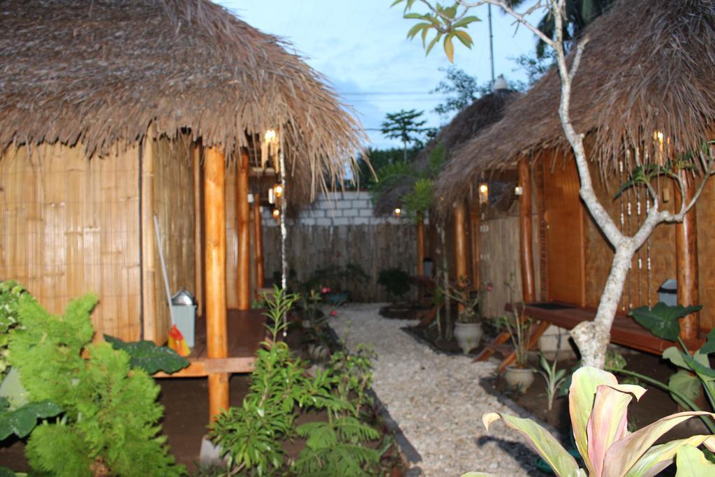 Full Moon Hostel 누사 페니다 외부 사진