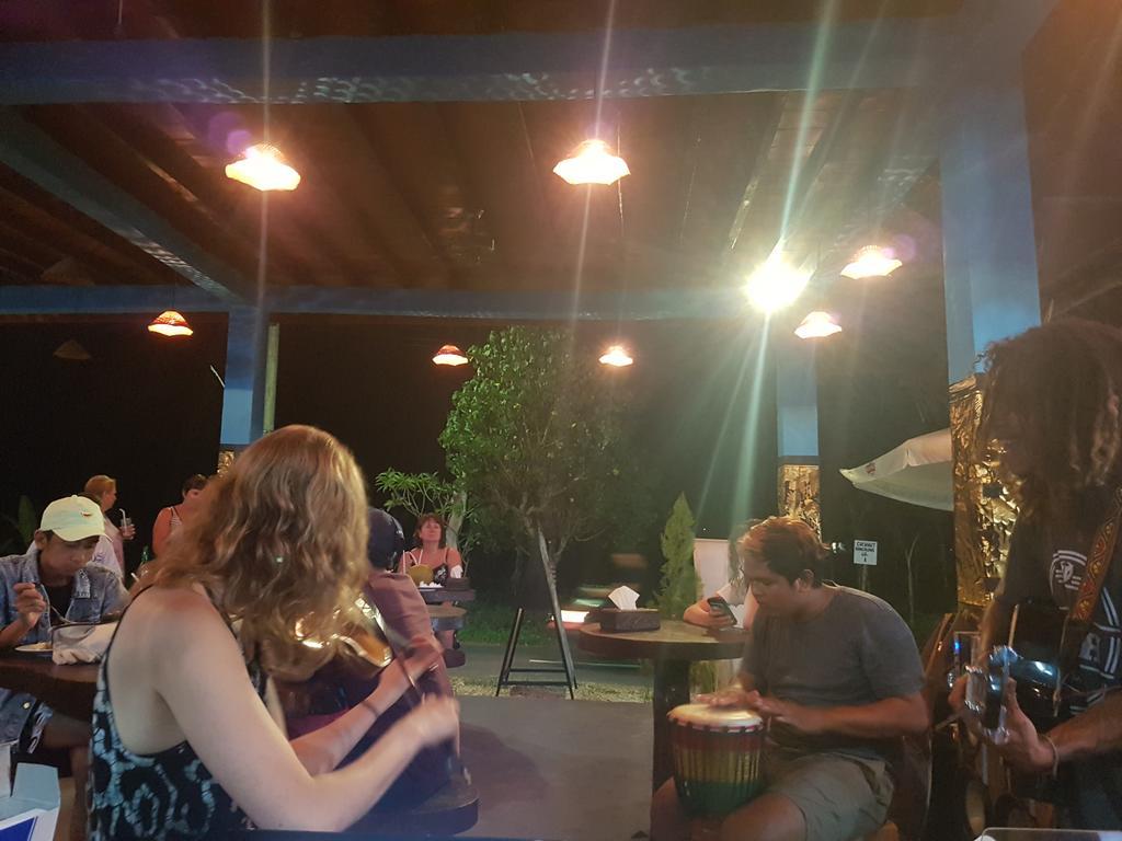Full Moon Hostel 누사 페니다 외부 사진