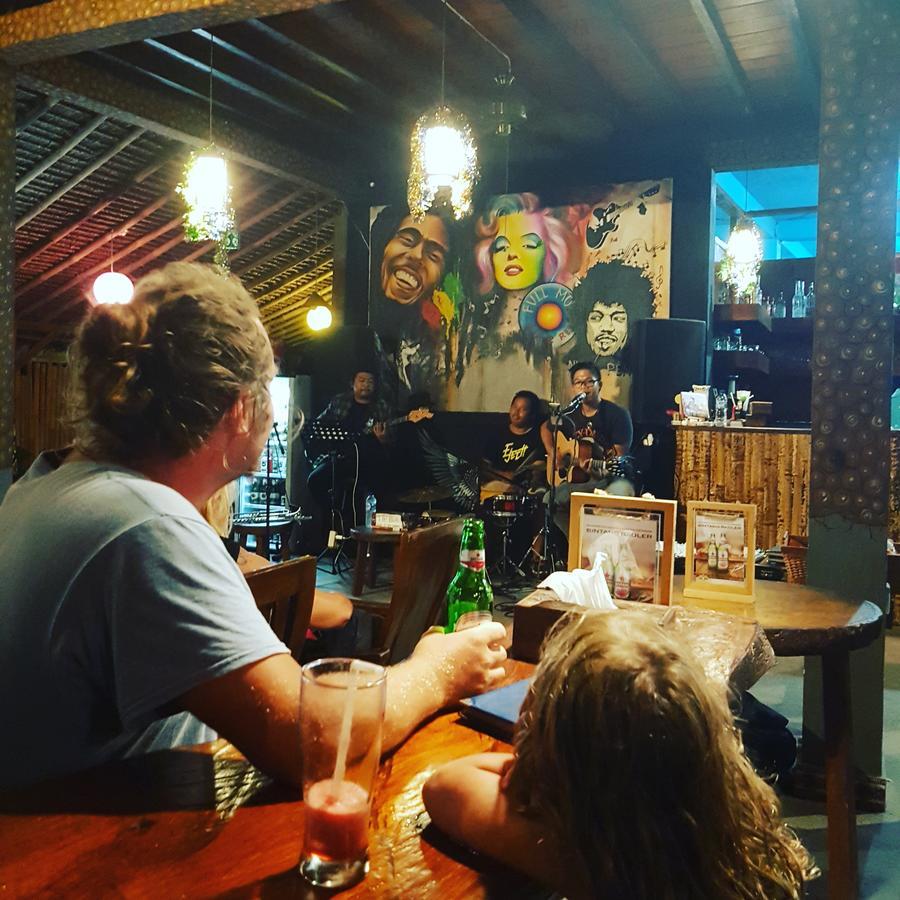 Full Moon Hostel 누사 페니다 외부 사진